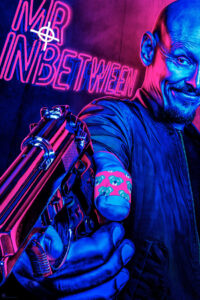 Mr Inbetween: Säsong 1